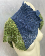 Load image into Gallery viewer, The Crocodidilly Wrap, CROCHET PATTERN

